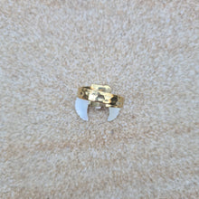 Load image into Gallery viewer, Mini Shell Isis Ring