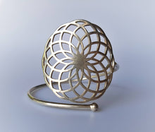 Load image into Gallery viewer, Tube Torus Armband - FeatherTribe