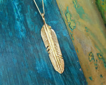 Load image into Gallery viewer, Small Feather Necklace - FeatherTribe
