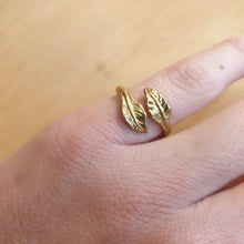 Load image into Gallery viewer, Two Feathers Ring - FeatherTribe
