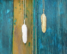 Load image into Gallery viewer, Small Feather Necklace - FeatherTribe
