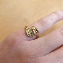 Load image into Gallery viewer, Two Feathers Ring - FeatherTribe
