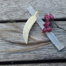 Load image into Gallery viewer, Golden Pearl Kartika Feather Necklace - FeatherTribe
